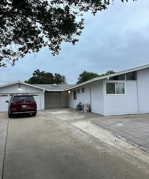 1083 Gilwood Ave — Photo 3