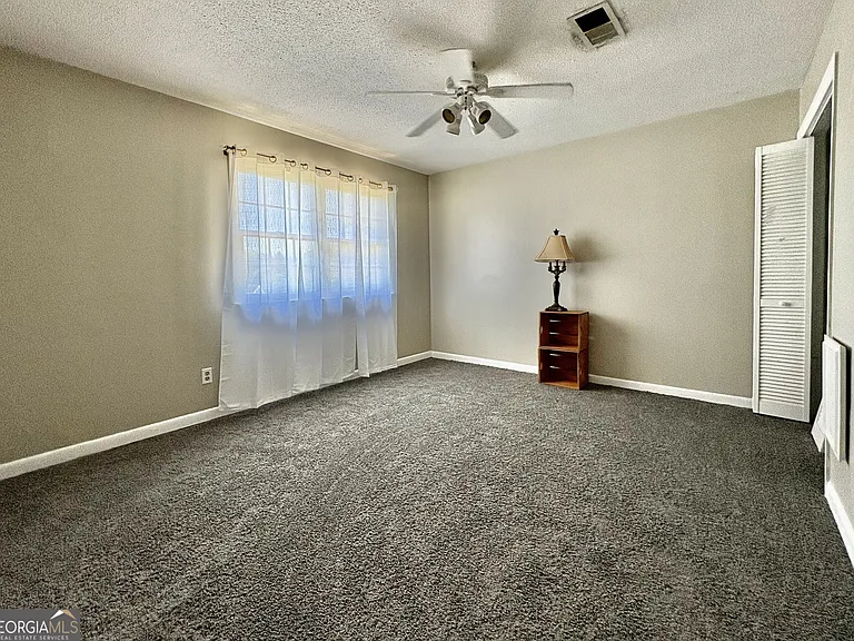 117 Laura Ln — Photo 16