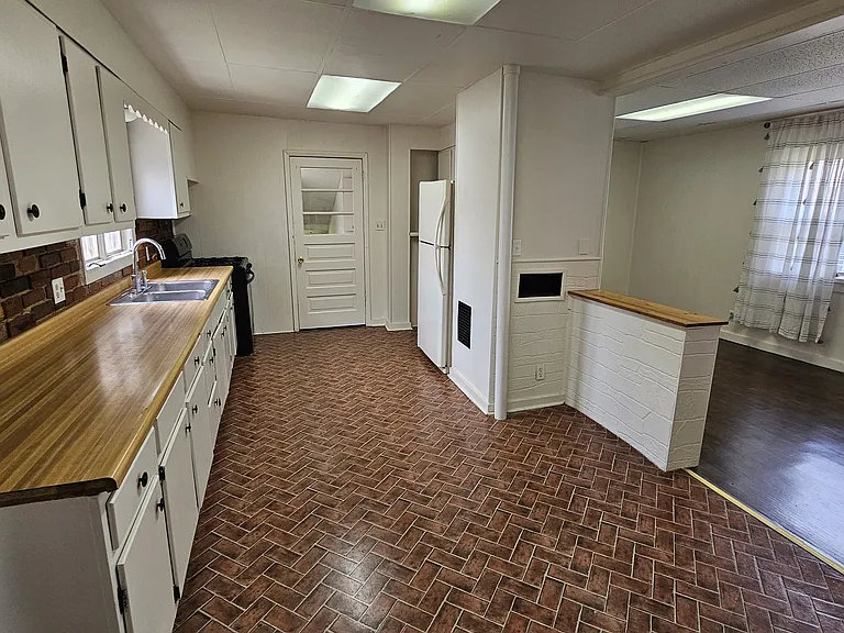321 Jerome St — Photo 3