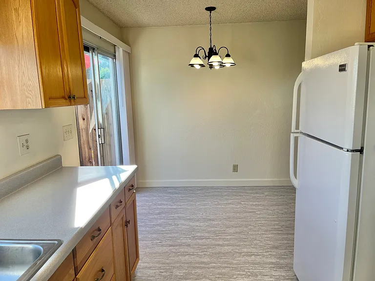 202 E J St #6 — Photo 8
