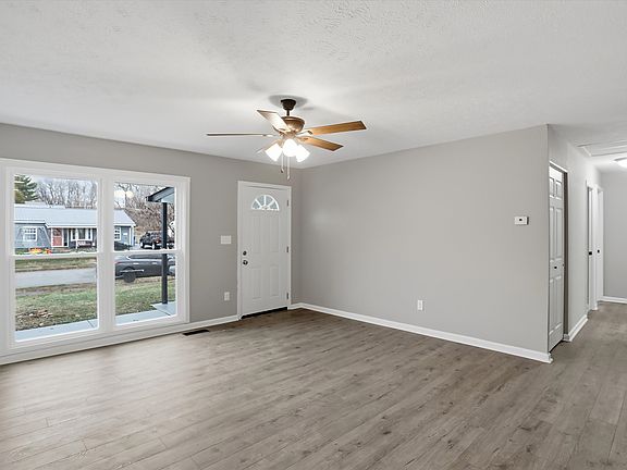 4th image of 1635 Woodland Dr