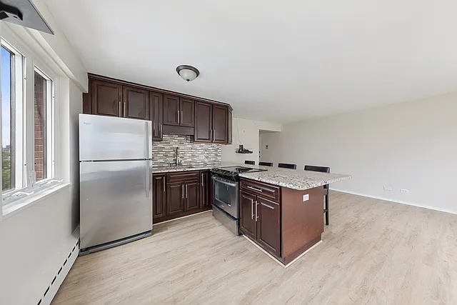 708 W Bittersweet Pl #701 — Photo 6