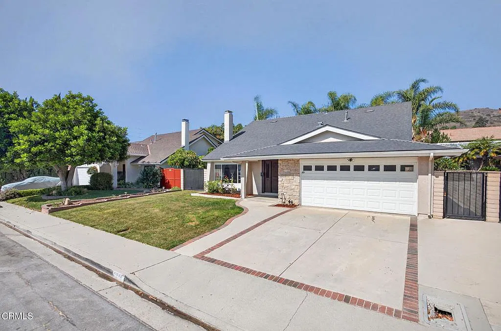 4 bed, 2.0 bath, 1644 sqft, $4,500 — Photo 2