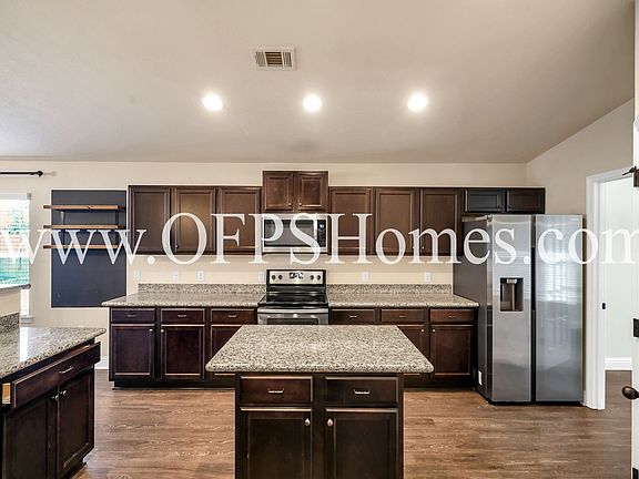 5th image of 2416 Spur Ln