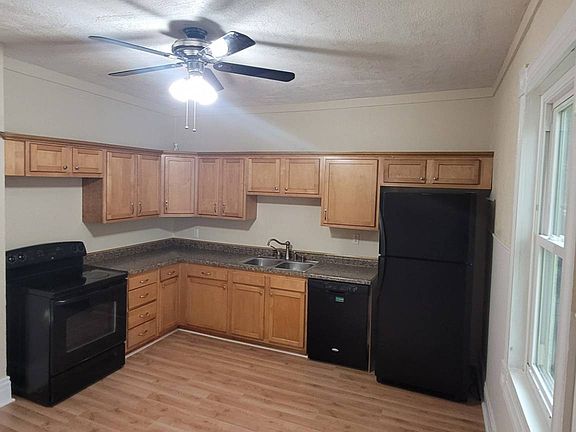 4th image of 129 Hill Ave