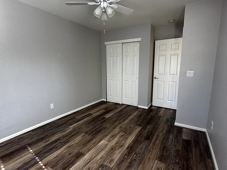 301 Warmcastle Ct — Photo 42