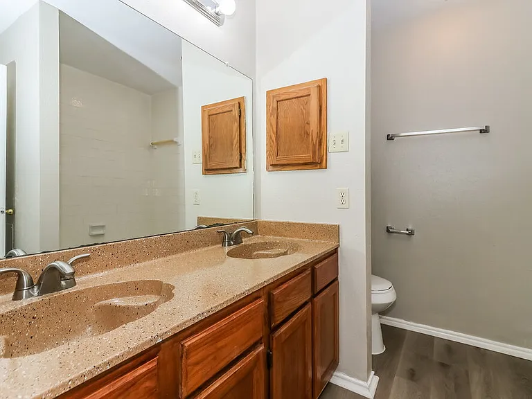 1525 Miller Ave — Photo 10