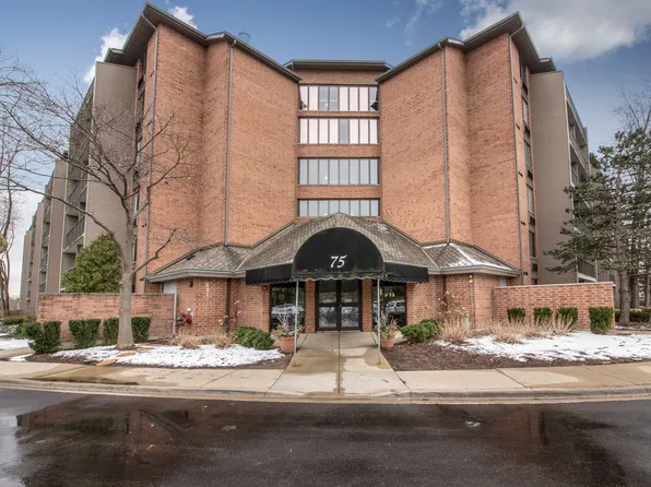 75 Kristin Cir APT 520, Schaumburg, IL 60195