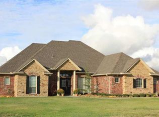 442 Lake Crest Dr, Lawton, OK 73507