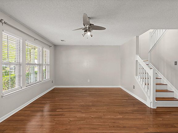 5th image of 701 Elm Hall Cir