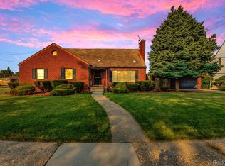 8001 Pinehurst St, Detroit, MI 48204
