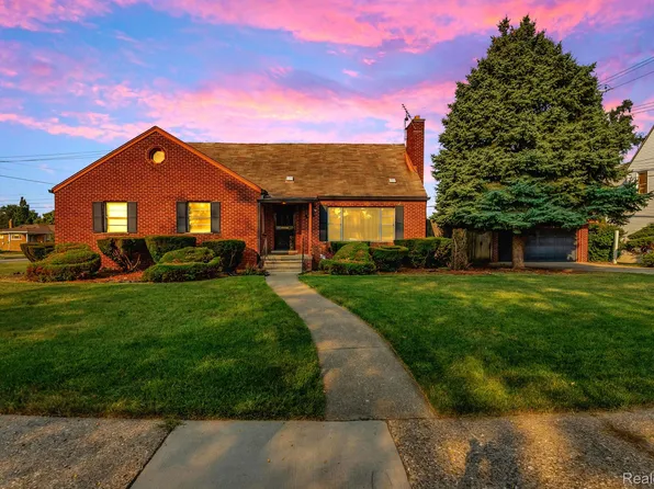 8001 Pinehurst St, Detroit, MI 48204