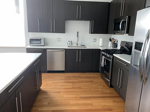 3rd image of 3201 W Wabansia Ave Unit 3E