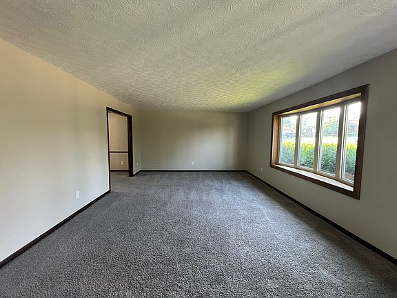 3rd image of 2910 Whitney Ln