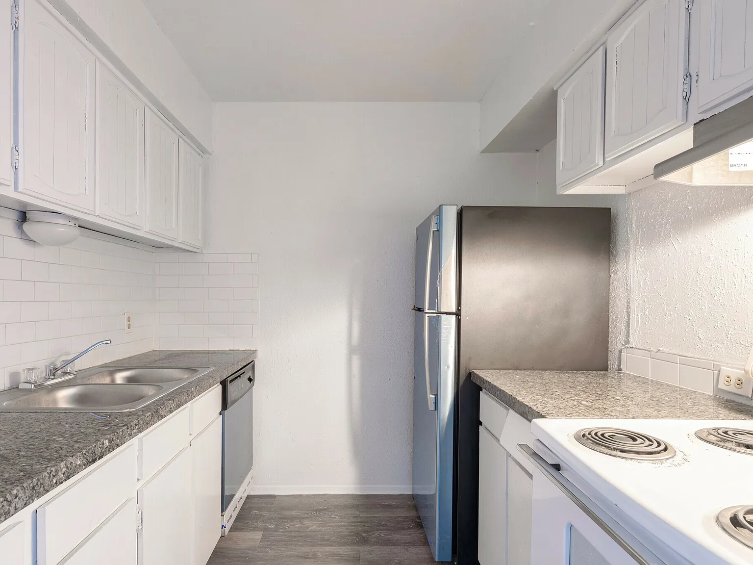 Raintree Apartment Homes — Photo 4