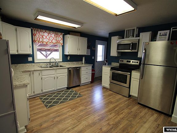 5th image of 910 Eastview Dr