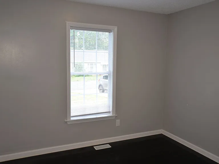 1715 Rainbow Dr — Photo 6