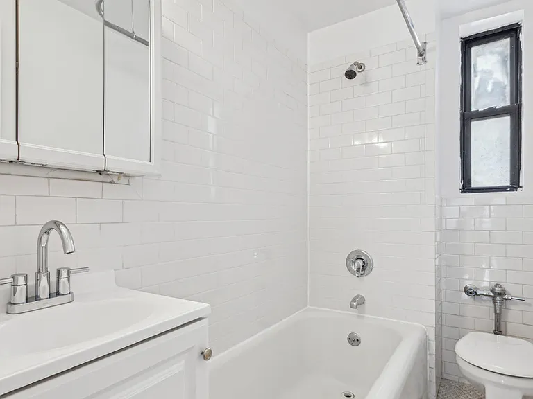 52 Clark St #6L — Photo 7