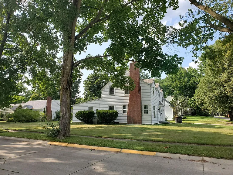 2722 Thompson Ave — Photo 23