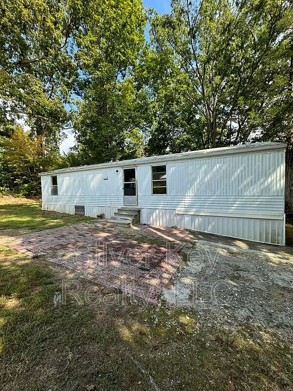 2 bed, 1.0 bath, $850 — Photo 2