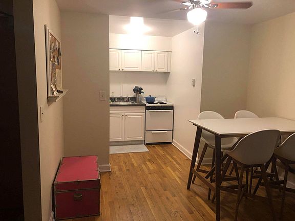 3rd image of 1446 N Dearborn St APT 2C