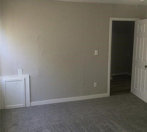 3rd image of 5611 Euclid Ave