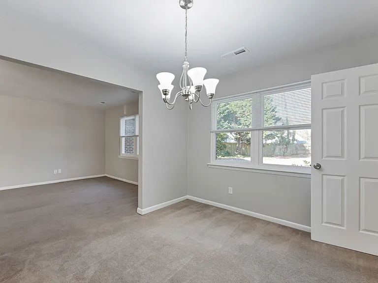 517 Norman Ln — Photo 4
