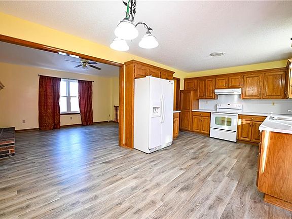 3rd image of 3212 SE 5th Ct