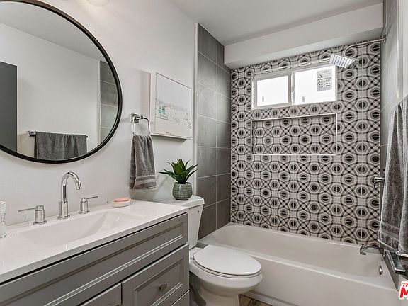 3rd image of 6640 Woodley Ave #217