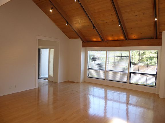4th image of 51 Meadowood Dr