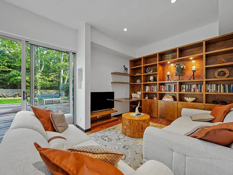 121 Montauk Hwy — Photo 42