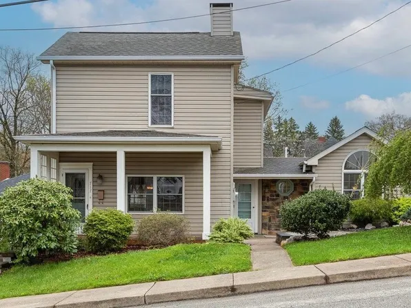 717 8th St, Irwin, PA 15642