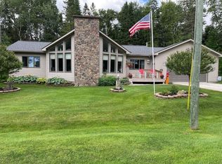 1013 Shore Dr, Cheboygan, MI 49721