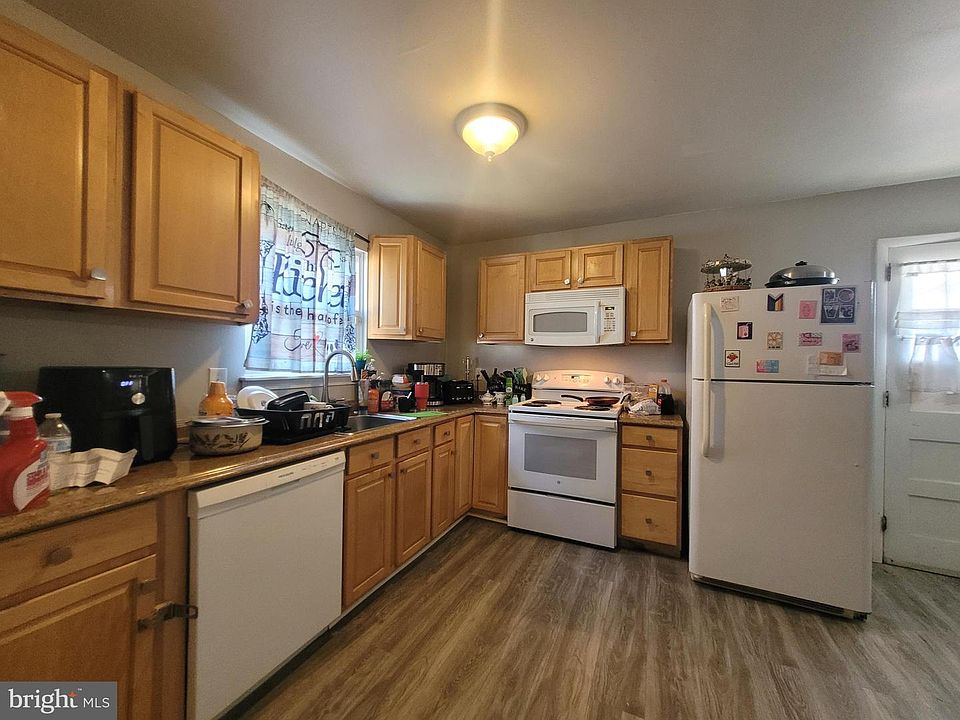 1st image of 107 Grove St