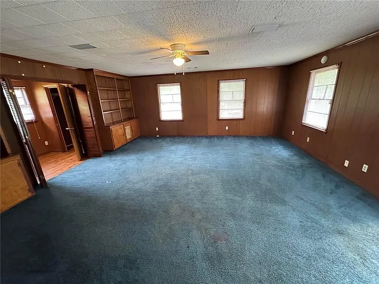 5855 Woodvale Dr — Photo 18