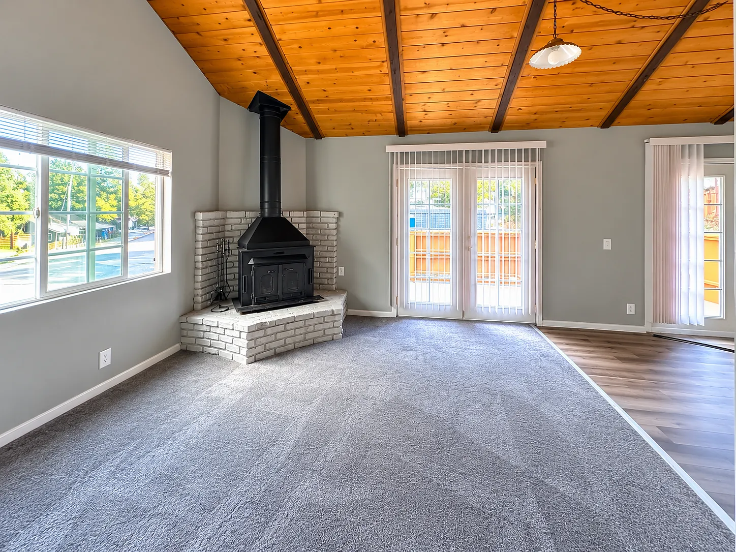 1 bed, 872 sqft, $1,900 — Photo 4