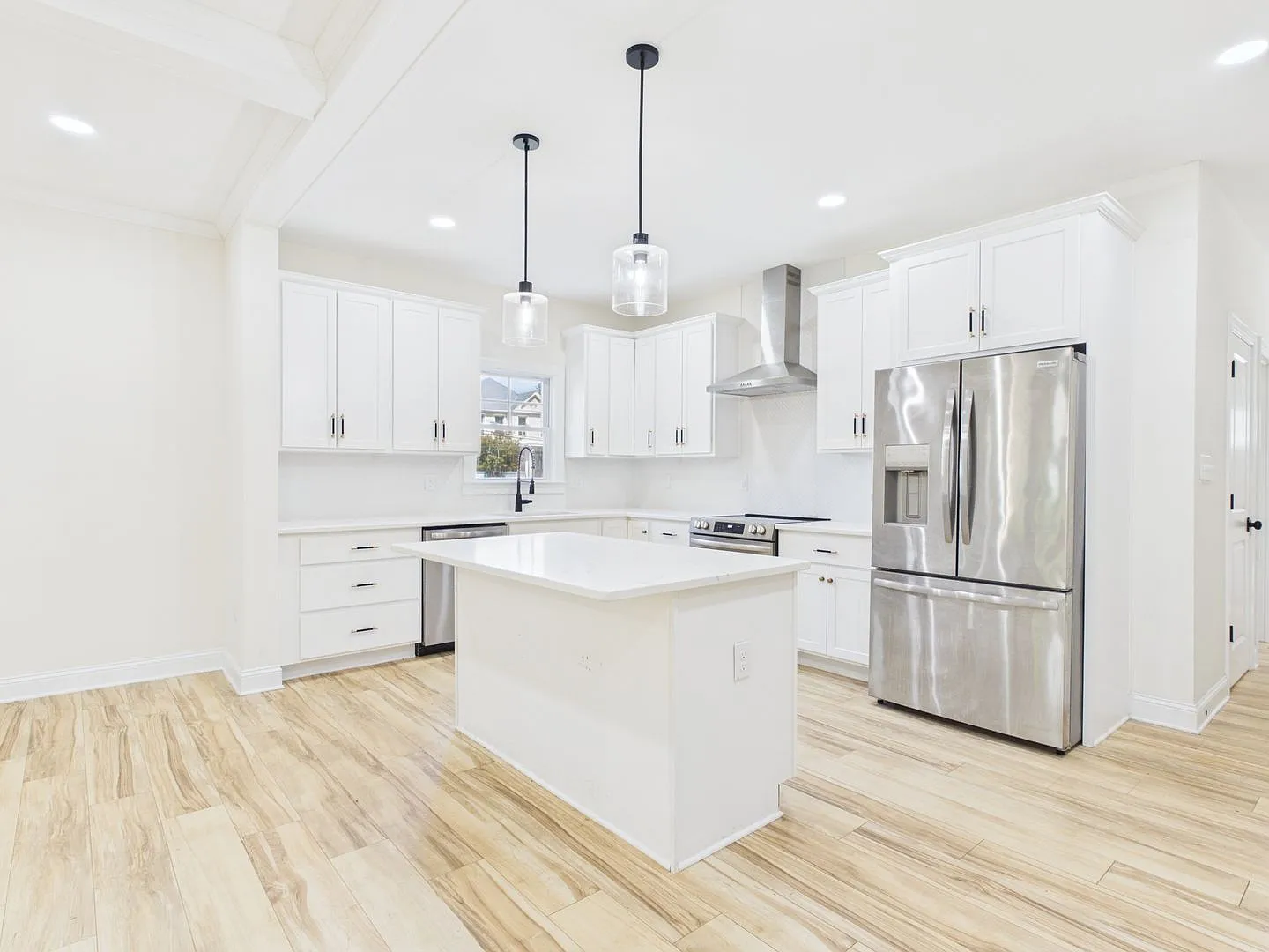 4 bed, 3.0 bath, 1892 sqft, $2,648 — Photo 4