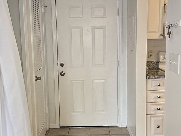 3rd image of 1000 W Horatio St APT 220