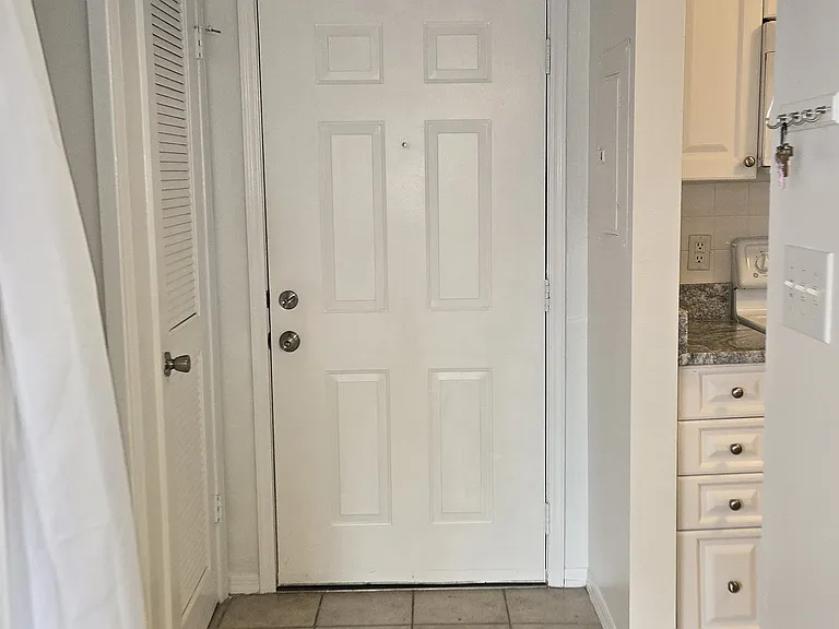 1000 W Horatio St #220 — Photo 3