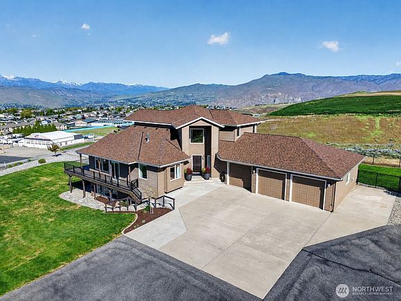 2nd image of 824 Shepherd Lane