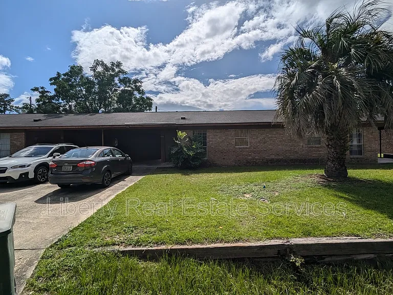 979 Live Oak Dr — Photo 1