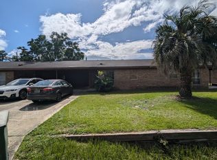 979 Live Oak Dr, Hinesville, GA 31313