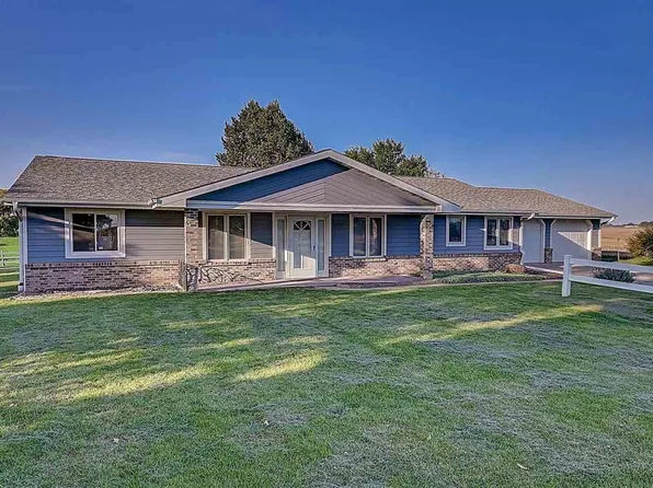 1199 Forest Home Rd, Montezuma, IA 50171