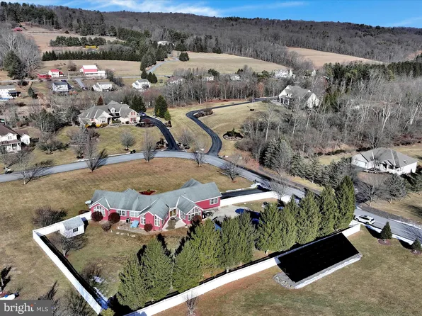 11 Sparrow Hawk Dr, Orwigsburg, PA 17961