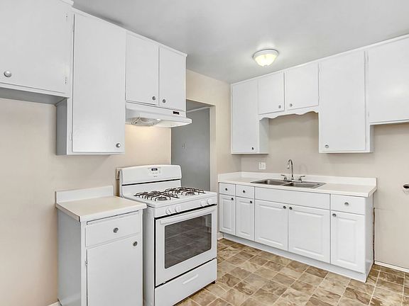 5th image of 252 E 8th St #250