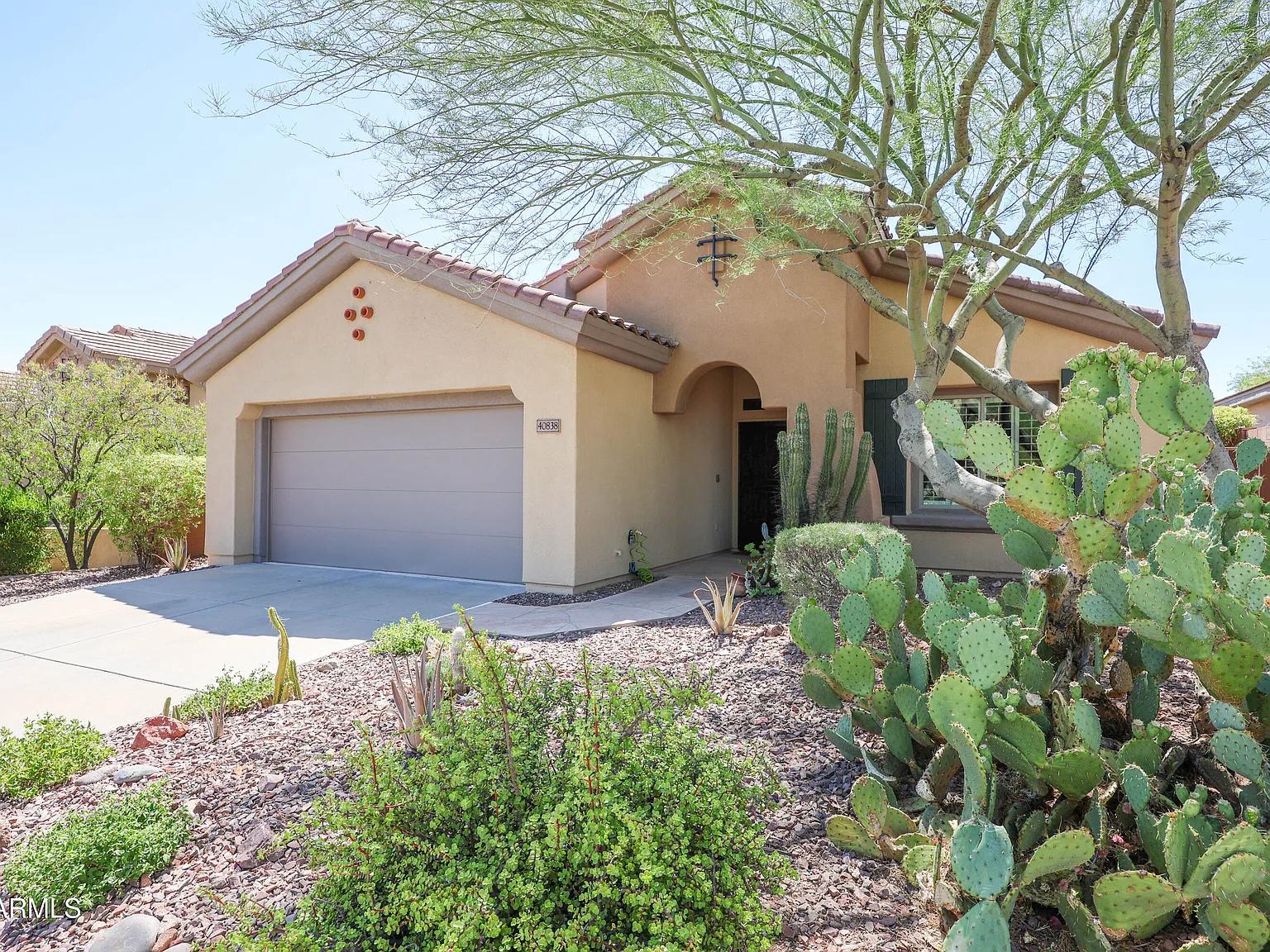 3 bed, 2.0 bath, 2082 sqft, $3,000 — Photo 2