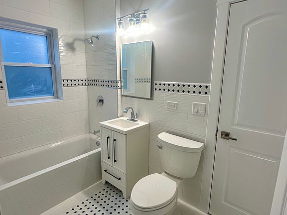 5th image of 2308 W Farwell Ave APT 3E