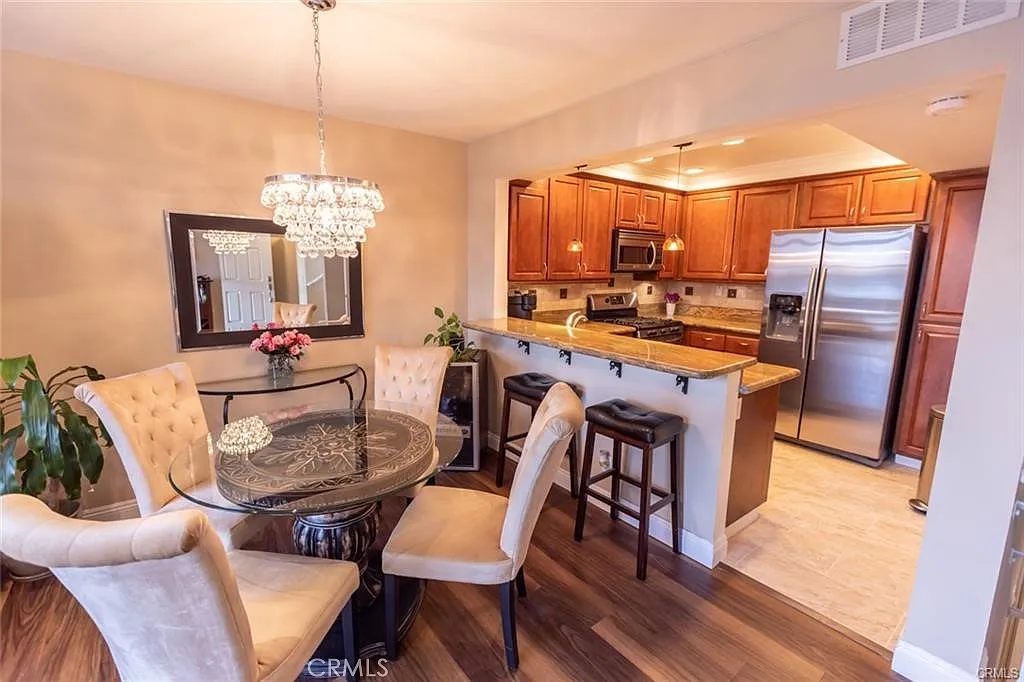 3 bed, 1690 sqft, $5,200 — Photo 3