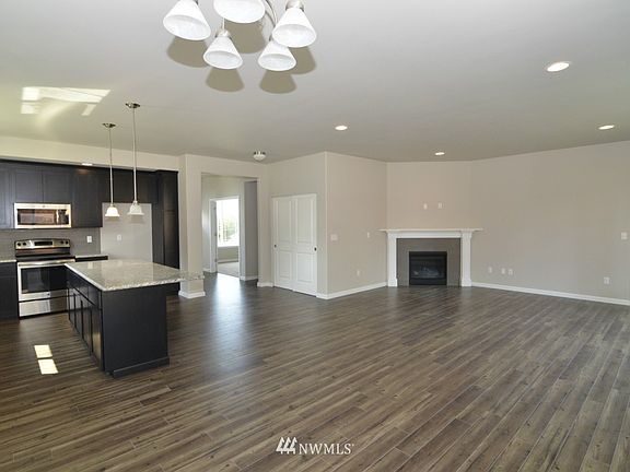 4th image of 3019 Louise Street W