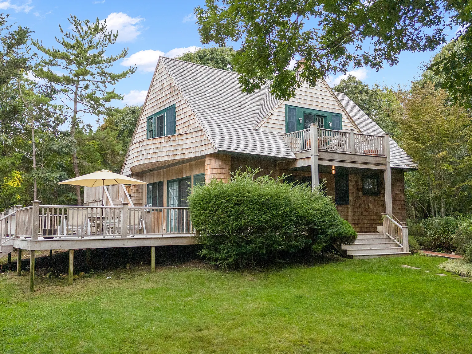 Timeless Beauty With Pool Southampton South — Photo 2